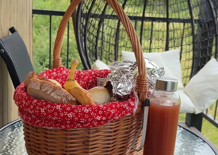 Zazitok V Bude Кемпинг Komjatna